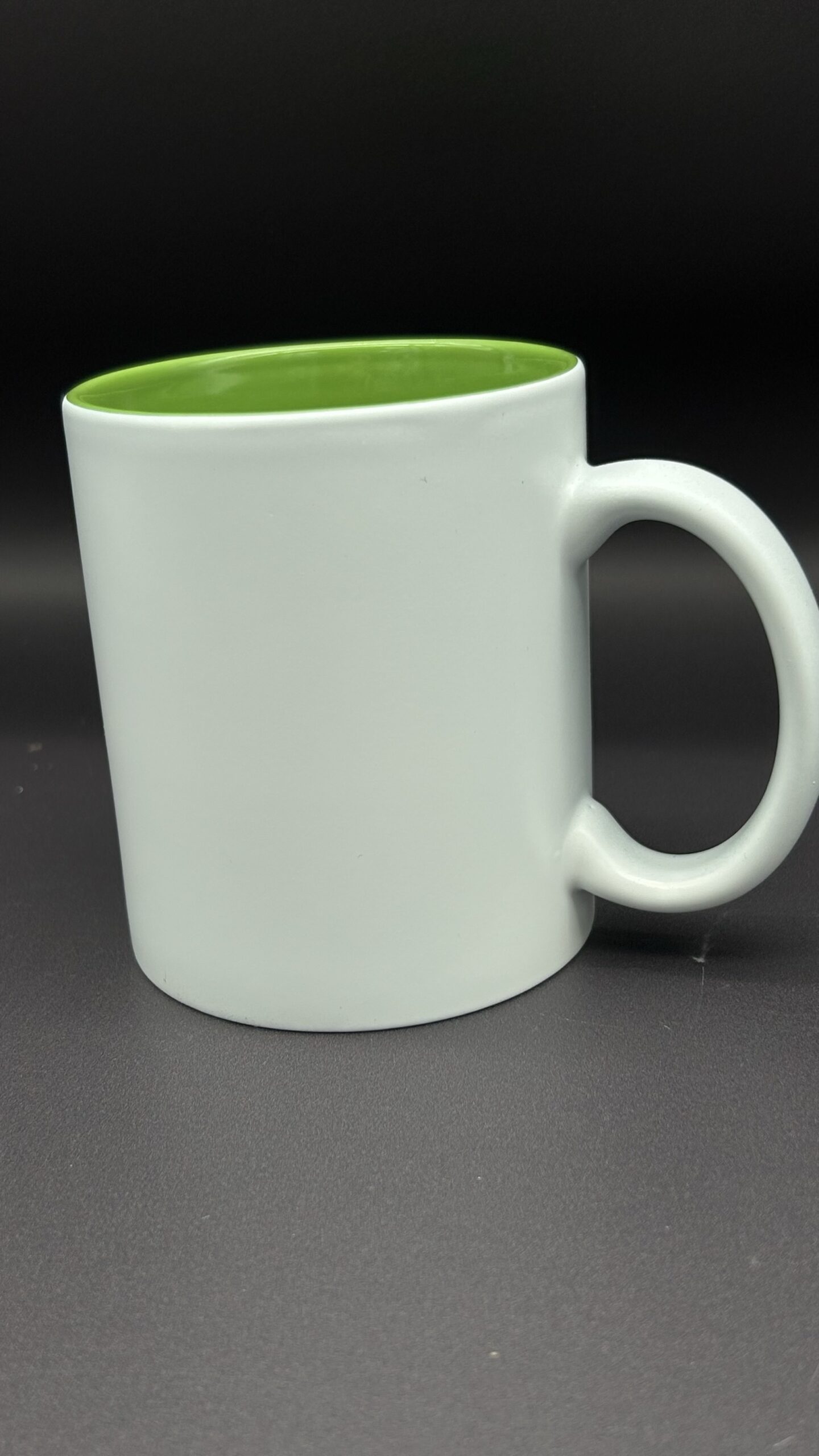 Kubek biały z grawerem - kolorowy środek - obrazek 4