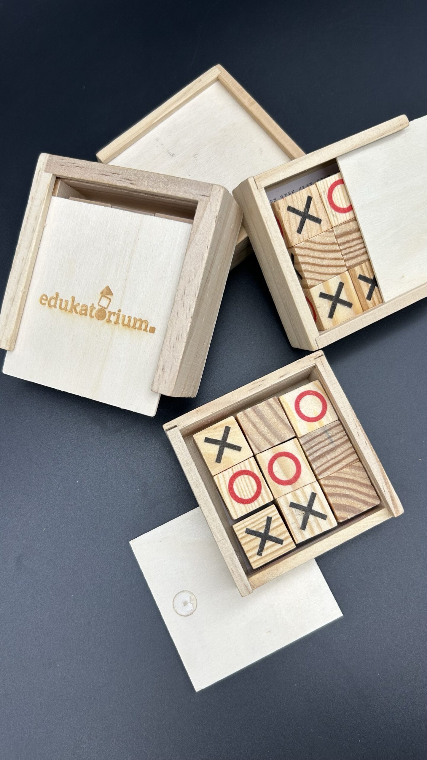 Drewniana gra w kółko i krzyżyk – klasyczna rozrywka w eleganckim wydaniu! - obrazek 3